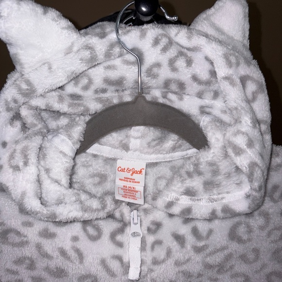 Cat & Jack Gray Leopard Kids Footie - Picture 2 of 9